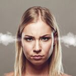 Lidando com a raiva: o que essa emoção poderosa está tentando te dizer sobre seus limites lidando com a raiva